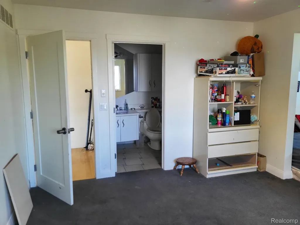 1296 Labrosse Drive Waterford Charter Township MI 48328