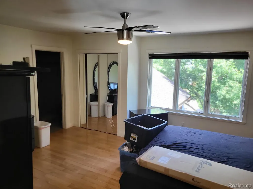 1296 Labrosse Drive Waterford Charter Township MI 48328
