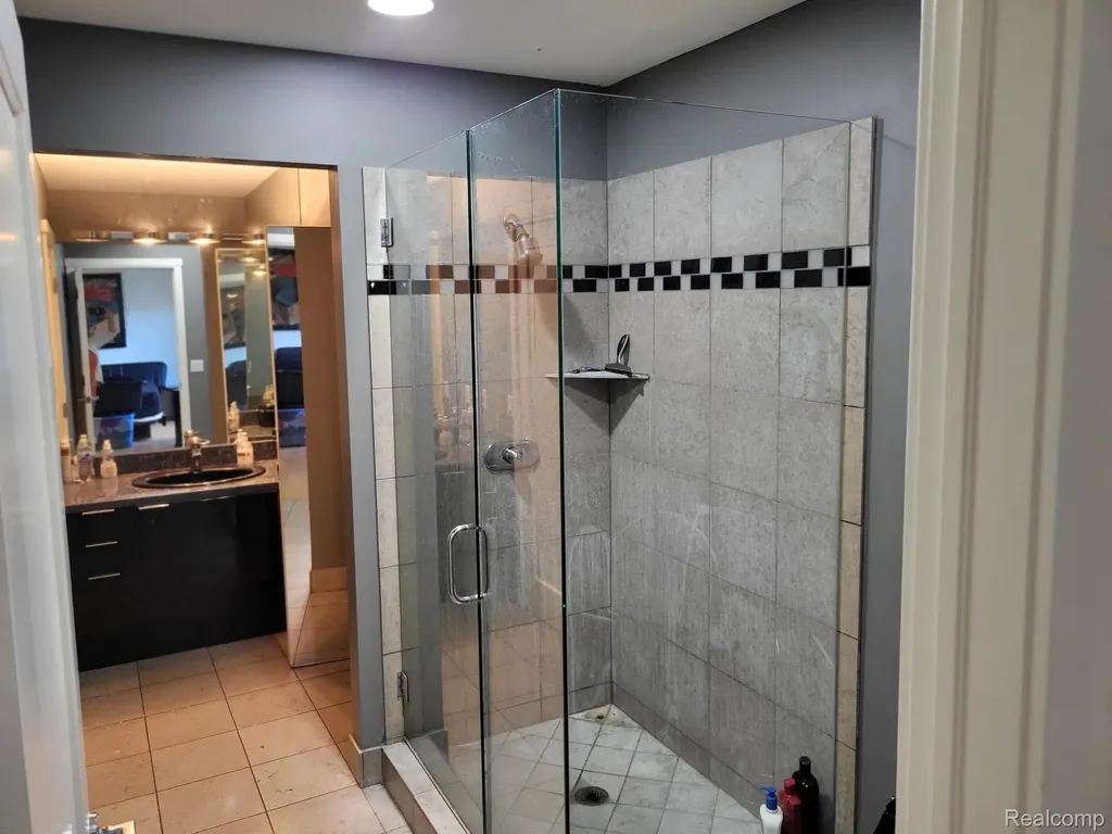 1296 Labrosse Drive Waterford Charter Township MI 48328