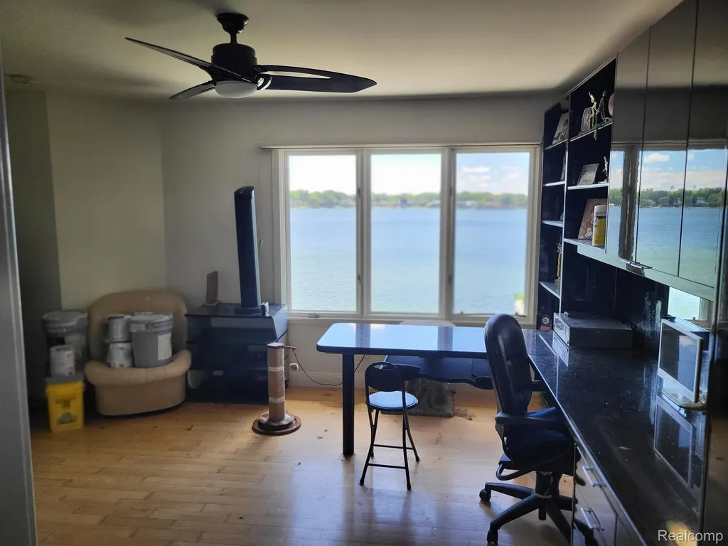 1296 Labrosse Drive Waterford Charter Township MI 48328