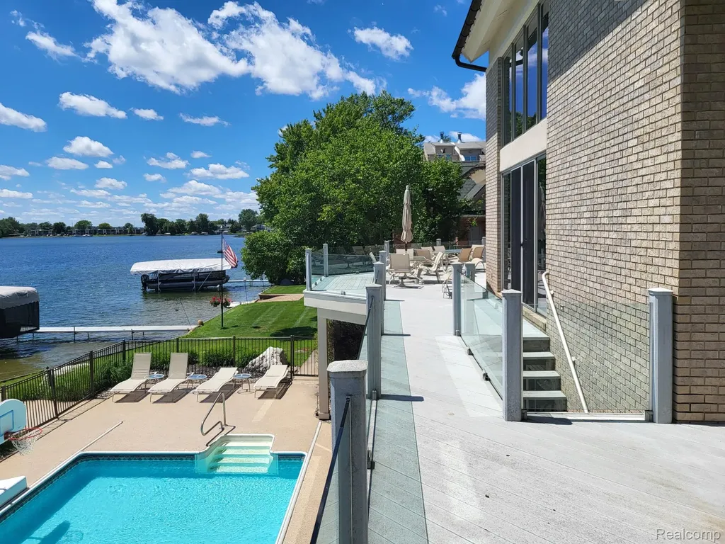 1296 Labrosse Drive Waterford Charter Township MI 48328