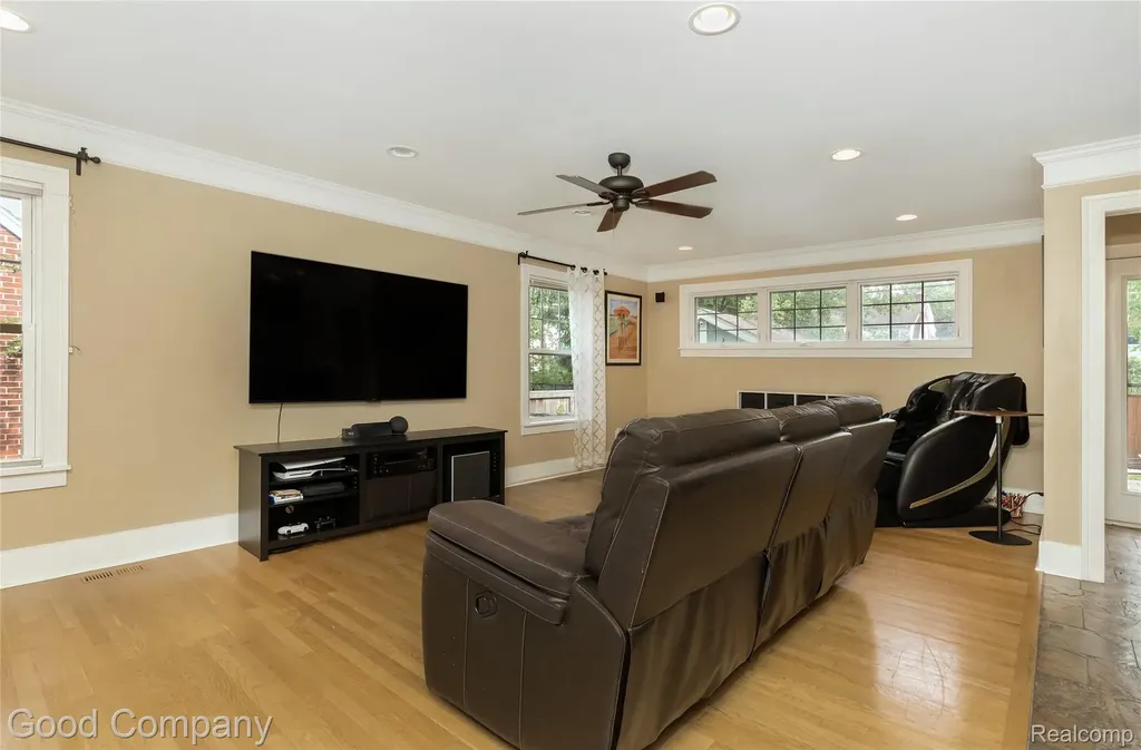 189 W Maplehurst Street Ferndale City MI 48220