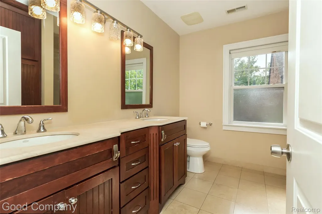 189 W Maplehurst Street Ferndale City MI 48220