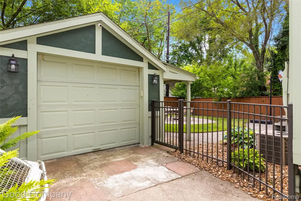 189 W Maplehurst Street Ferndale City MI 48220