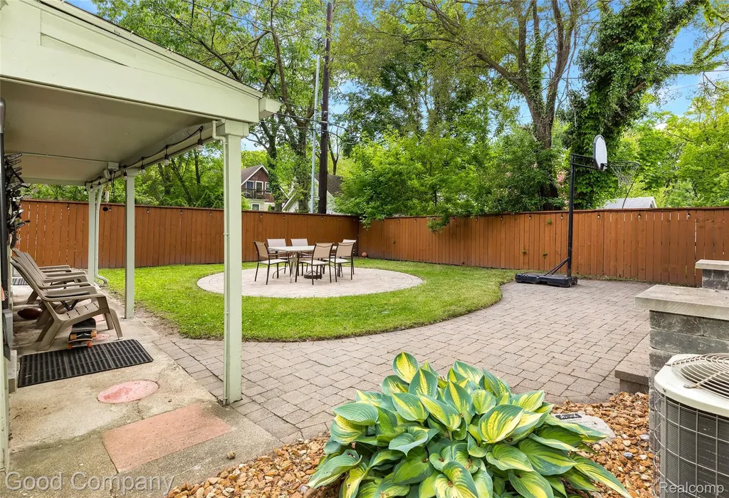 189 W Maplehurst Street Ferndale City MI 48220