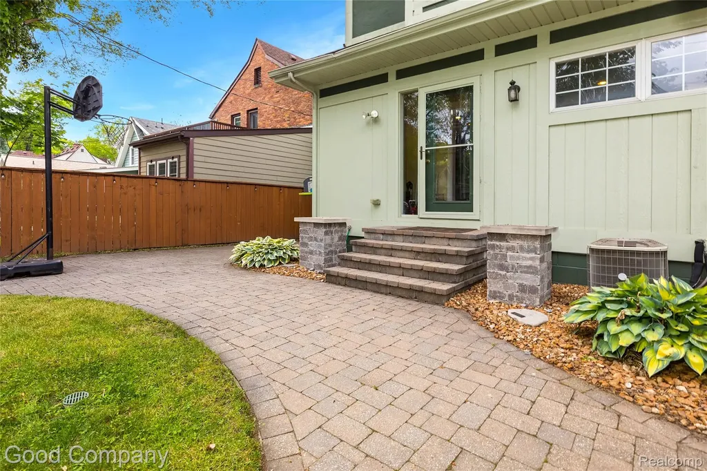 189 W Maplehurst Street Ferndale City MI 48220
