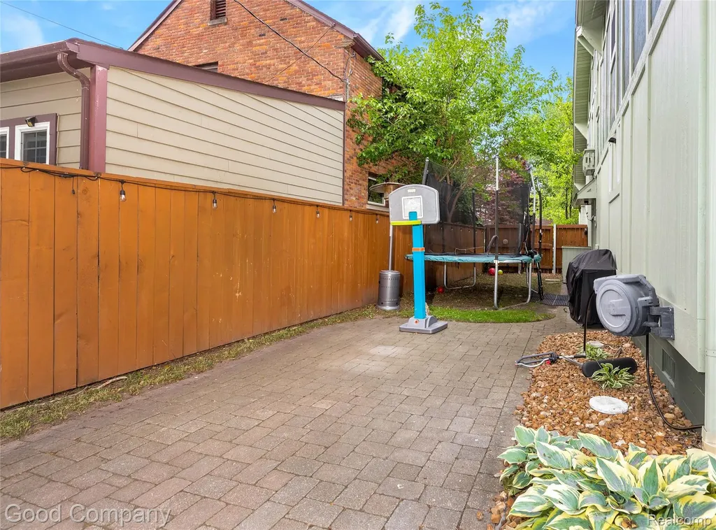 189 W Maplehurst Street Ferndale City MI 48220