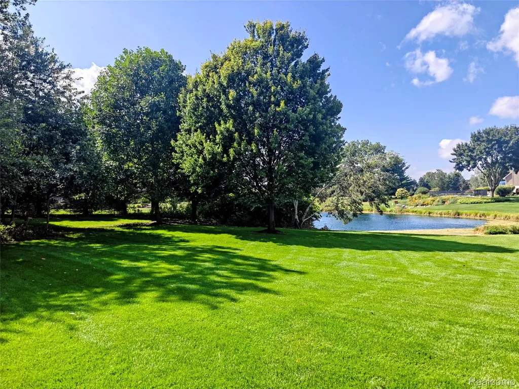 221 Maplewood Drive Brandon Charter Township MI 48348