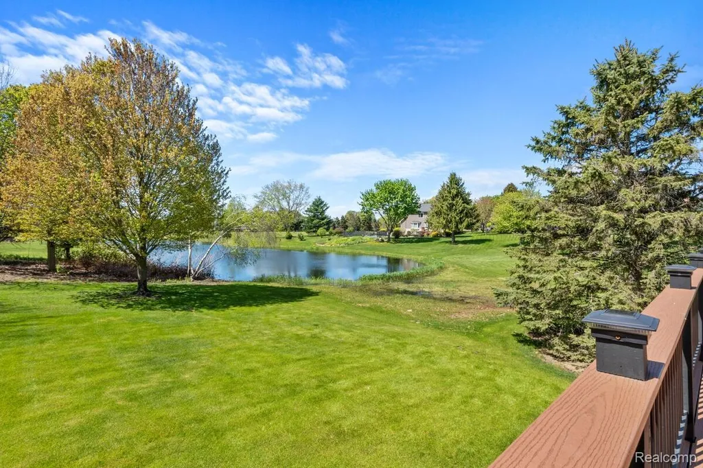 221 Maplewood Drive Brandon Charter Township MI 48348