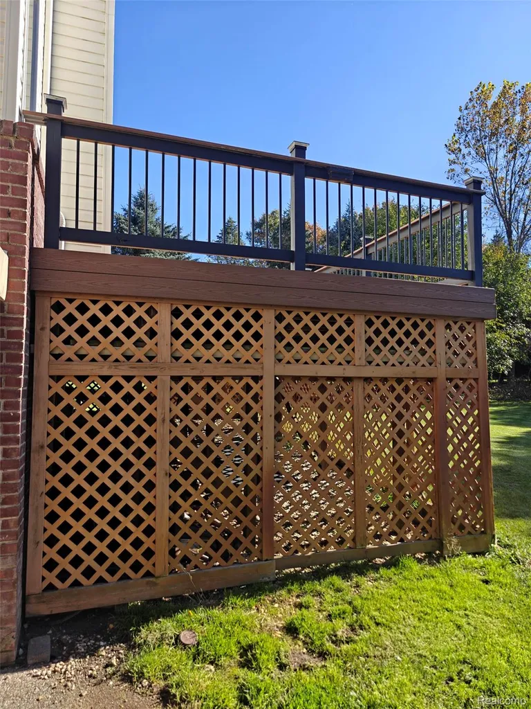 221 Maplewood Drive Brandon Charter Township MI 48348