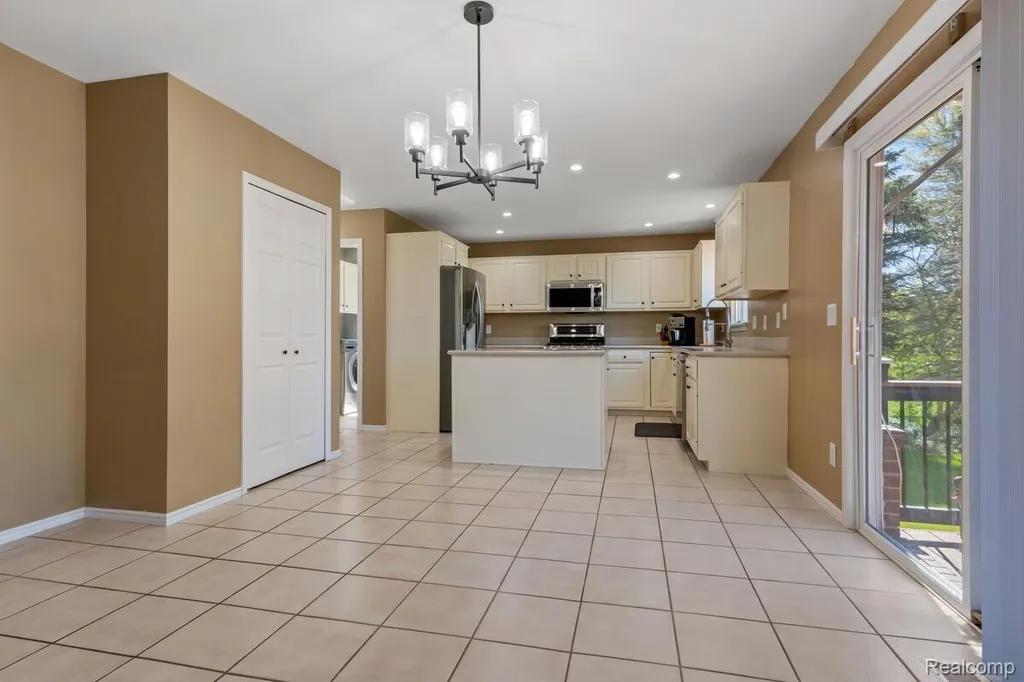 221 Maplewood Drive Brandon Charter Township MI 48348