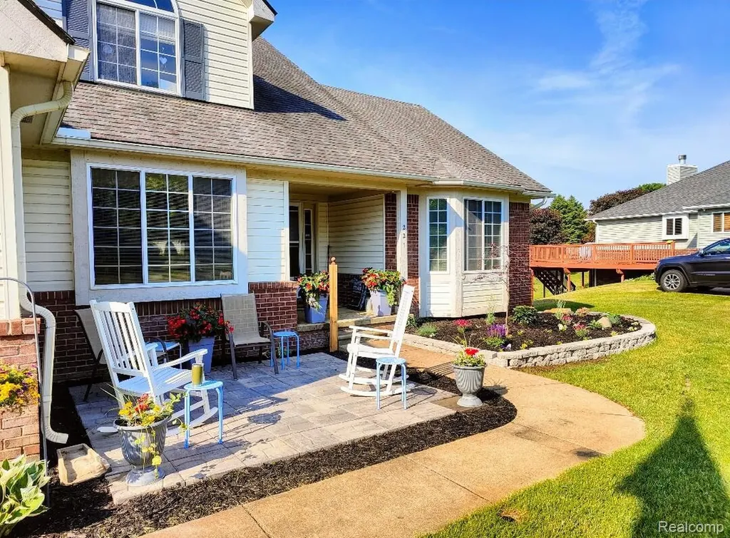 221 Maplewood Drive Brandon Charter Township MI 48348