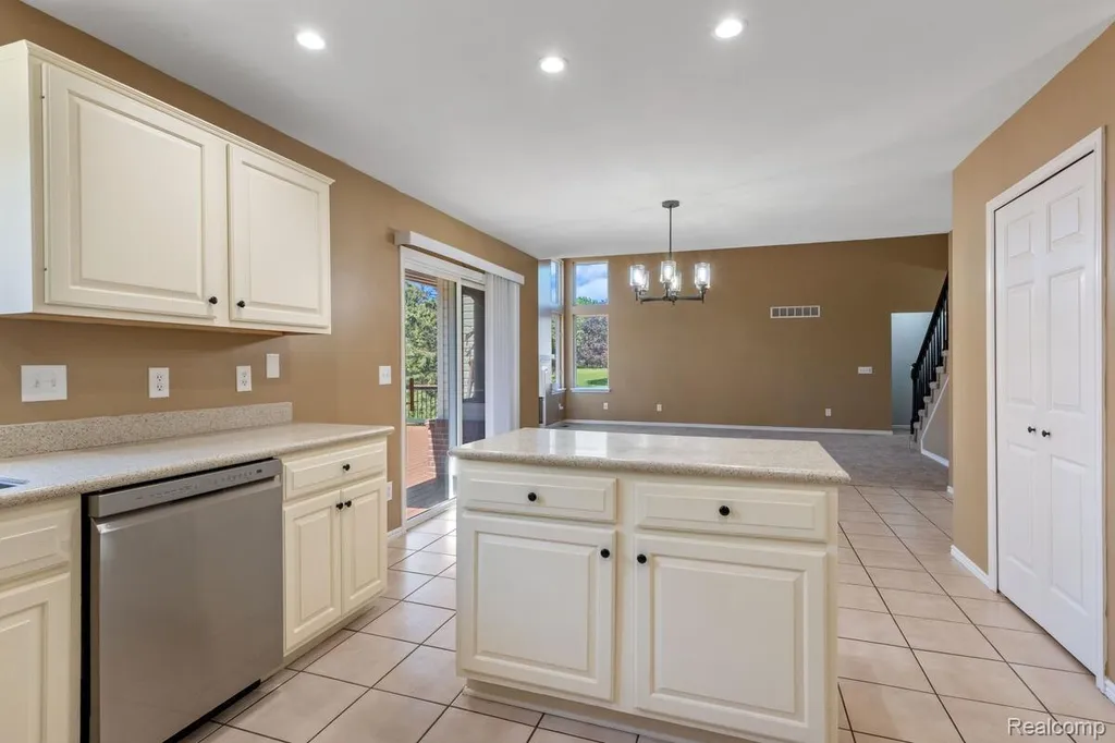 221 Maplewood Drive Brandon Charter Township MI 48348