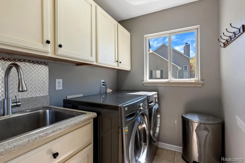 221 Maplewood Drive Brandon Charter Township MI 48348