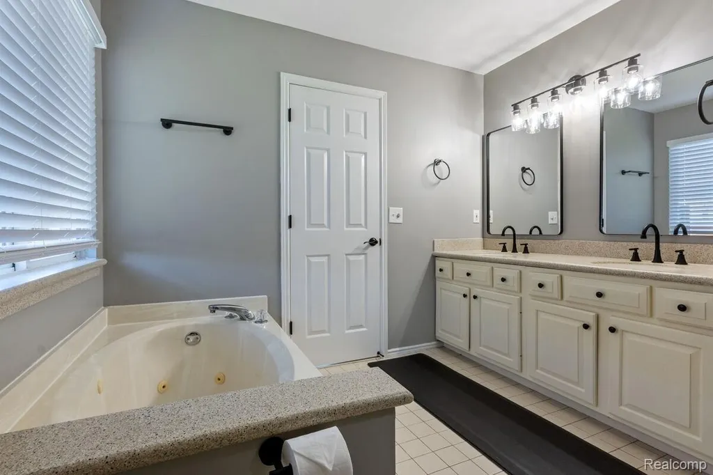 221 Maplewood Drive Brandon Charter Township MI 48348