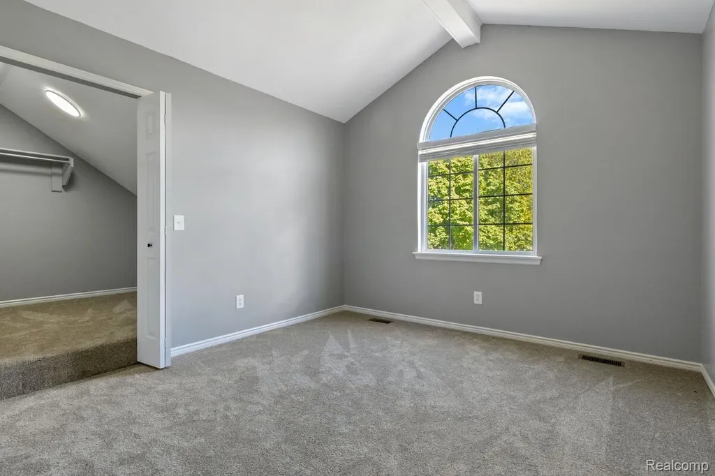 221 Maplewood Drive Brandon Charter Township MI 48348