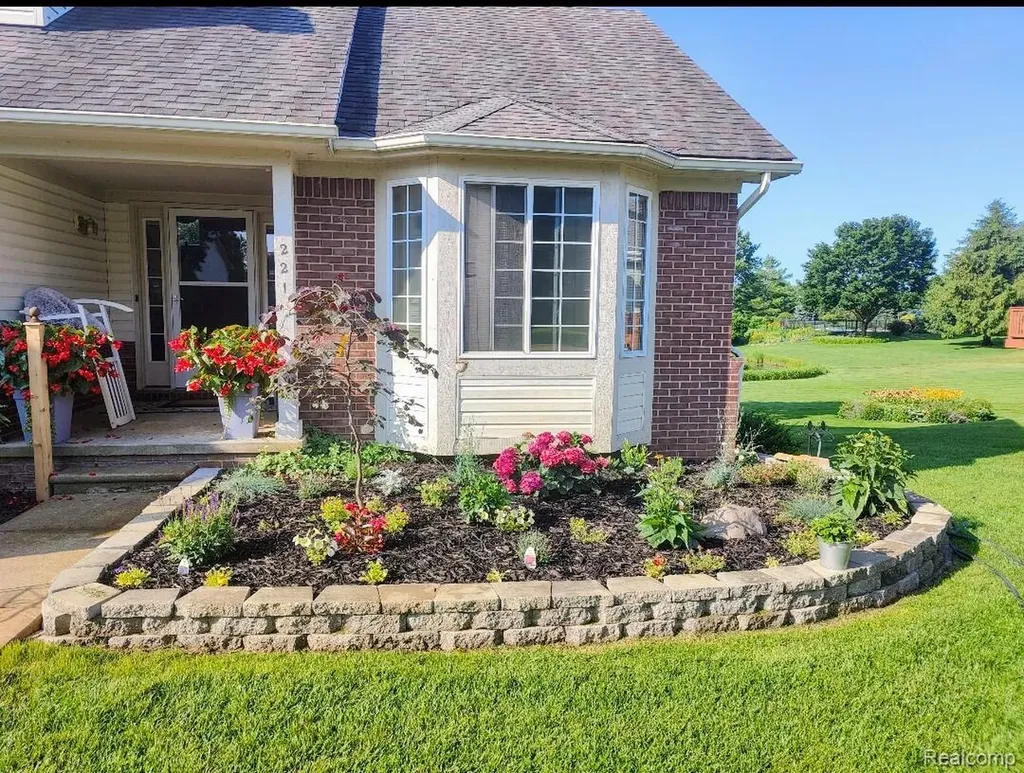 221 Maplewood Drive Brandon Charter Township MI 48348
