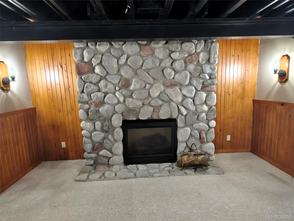 221 Maplewood Drive Brandon Charter Township MI 48348