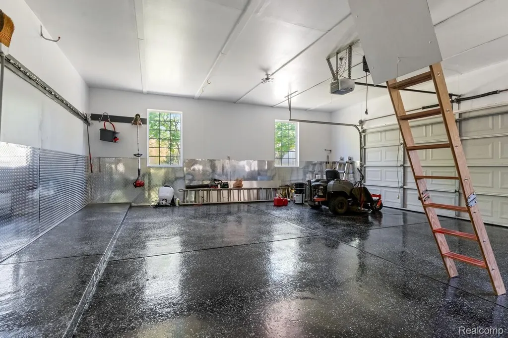 221 Maplewood Drive Brandon Charter Township MI 48348