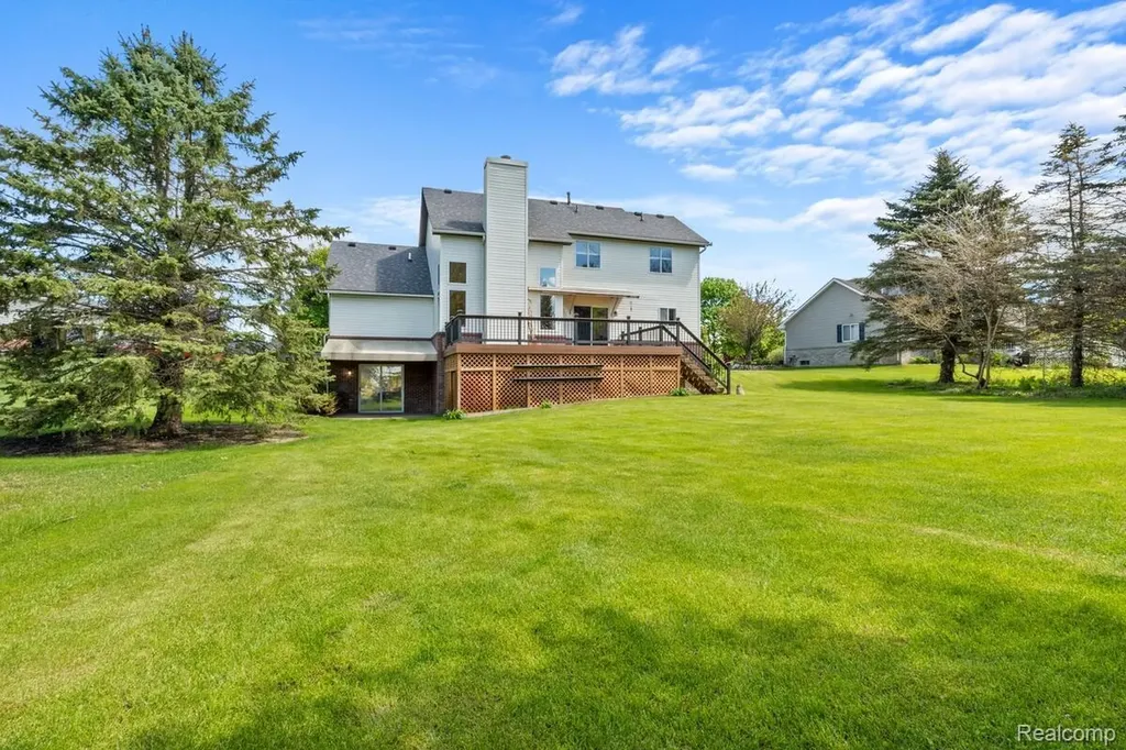 221 Maplewood Drive Brandon Charter Township MI 48348