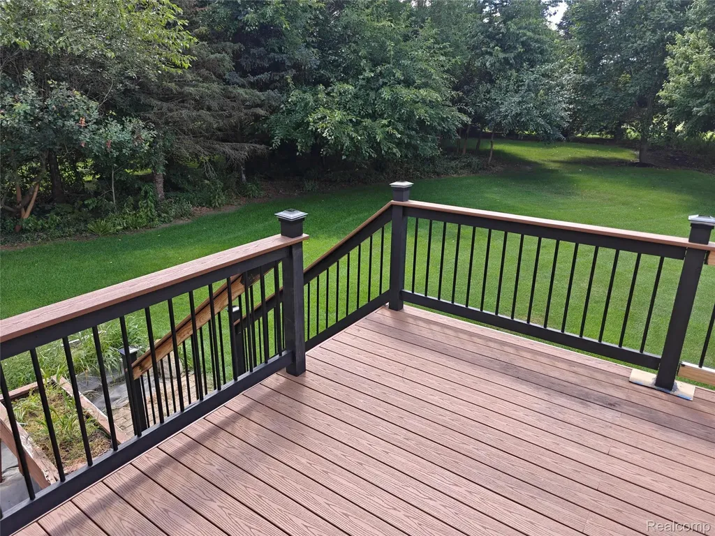 221 Maplewood Drive Brandon Charter Township MI 48348