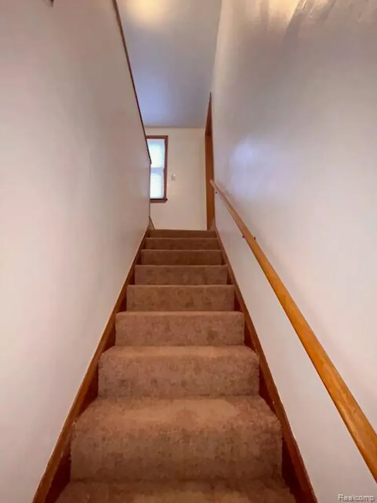19502 Whitcomb Street Detroit City MI 48235