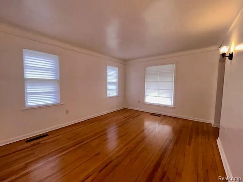 19502 Whitcomb Street Detroit City MI 48235