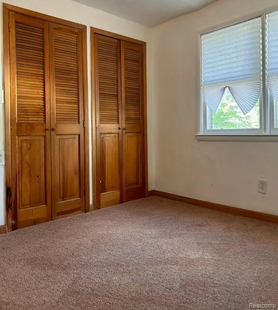 19502 Whitcomb Street Detroit City MI 48235