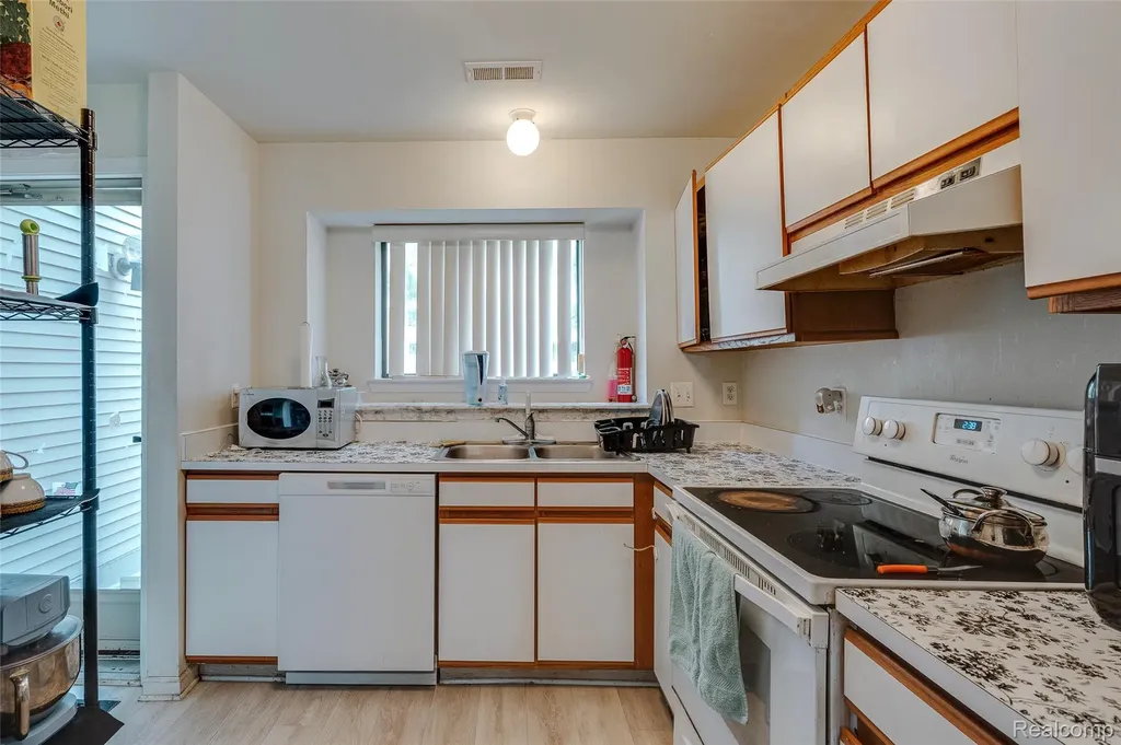 42764 Lilley Pointe Drive Canton Charter Township MI 48187