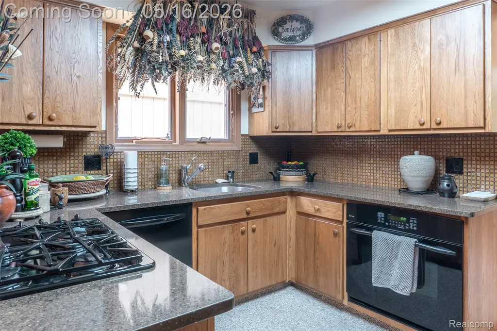 29498 Sylvan Lane Farmington Hills City MI 48334