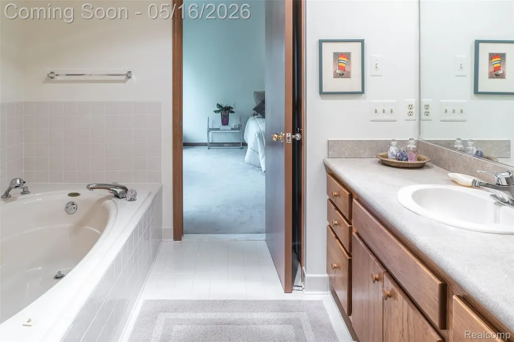 29498 Sylvan Lane Farmington Hills City MI 48334