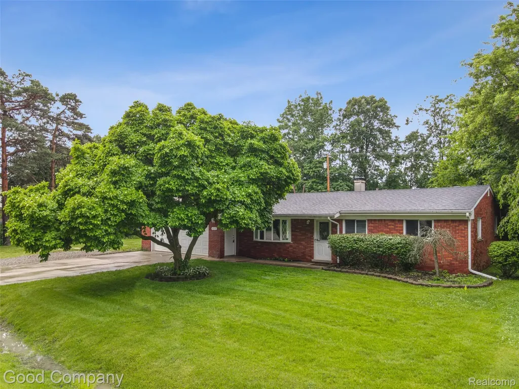 48703 W Ranch Drive Chesterfield Township MI 48051