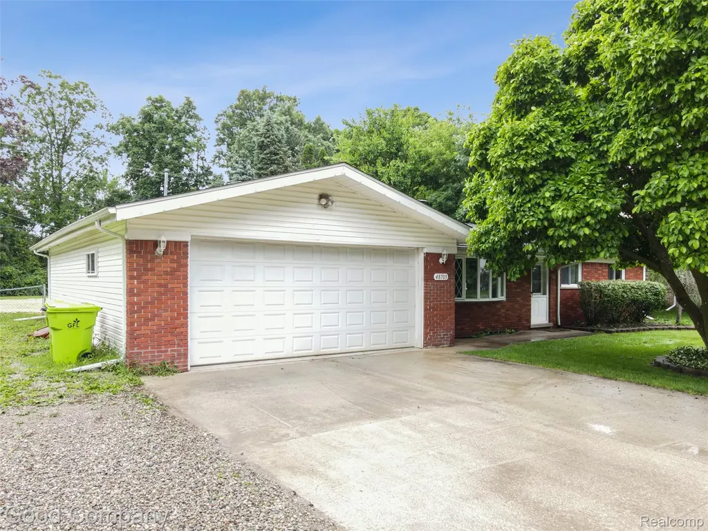 48703 W Ranch Drive Chesterfield Township MI 48051