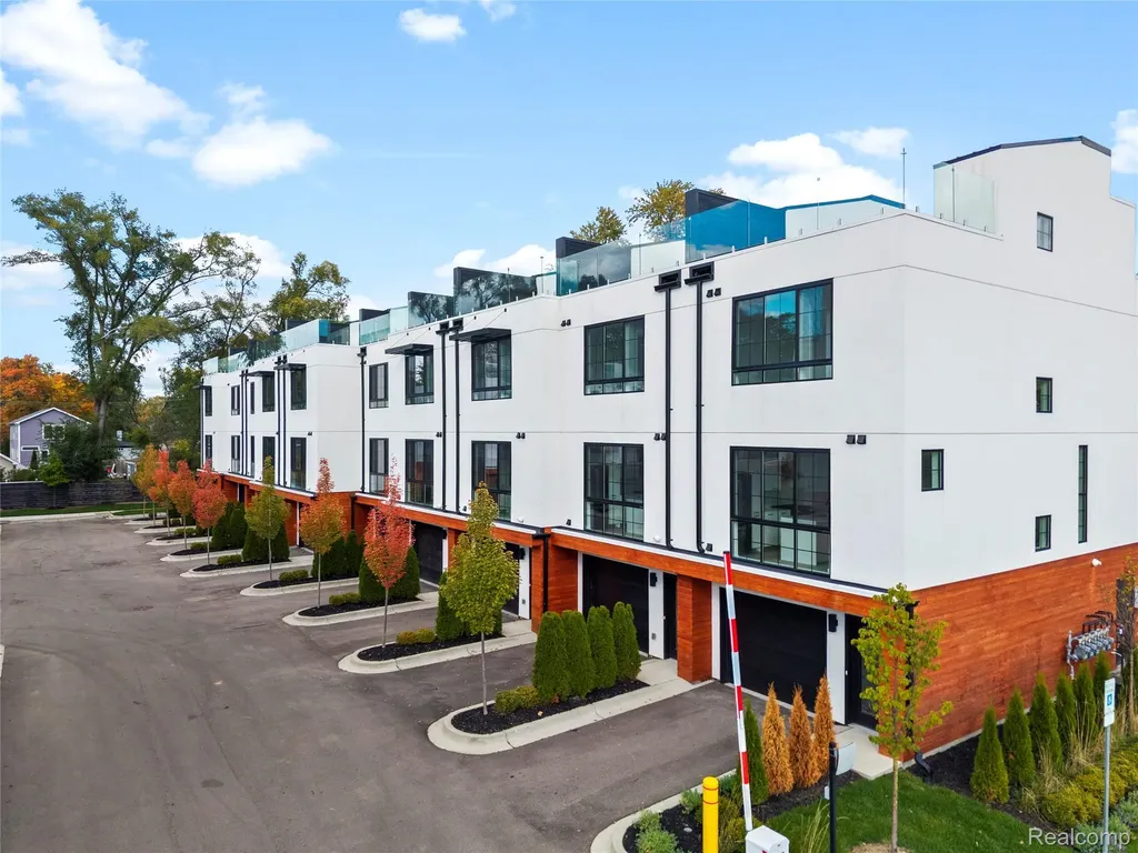 533 E Harrison Avenue Royal Oak City MI 48067