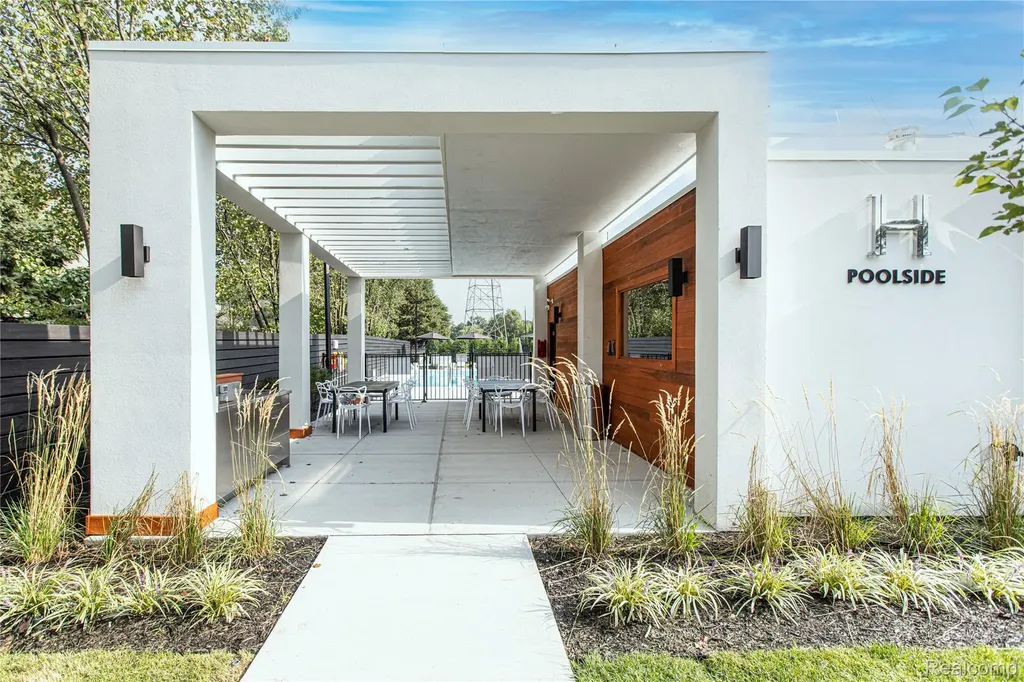533 E Harrison Avenue Royal Oak City MI 48067