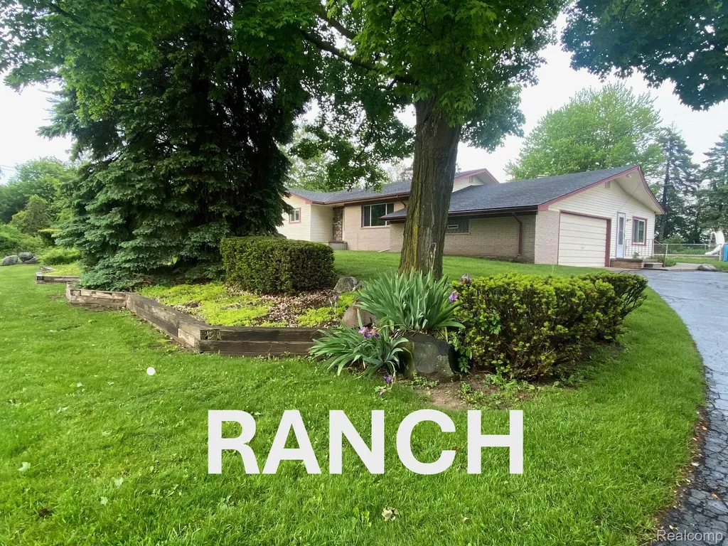 5871 Brewster Road Oakland Charter Township MI 48306