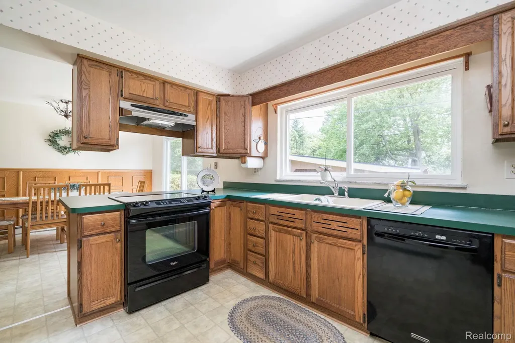 5871 Brewster Road Oakland Charter Township MI 48306