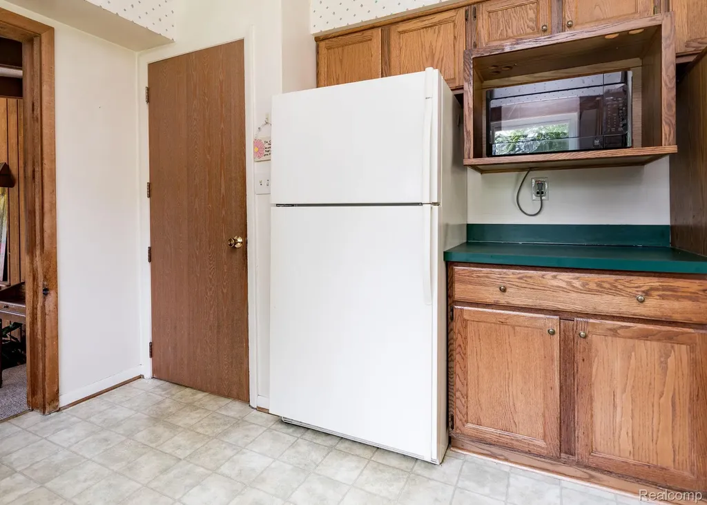 5871 Brewster Road Oakland Charter Township MI 48306