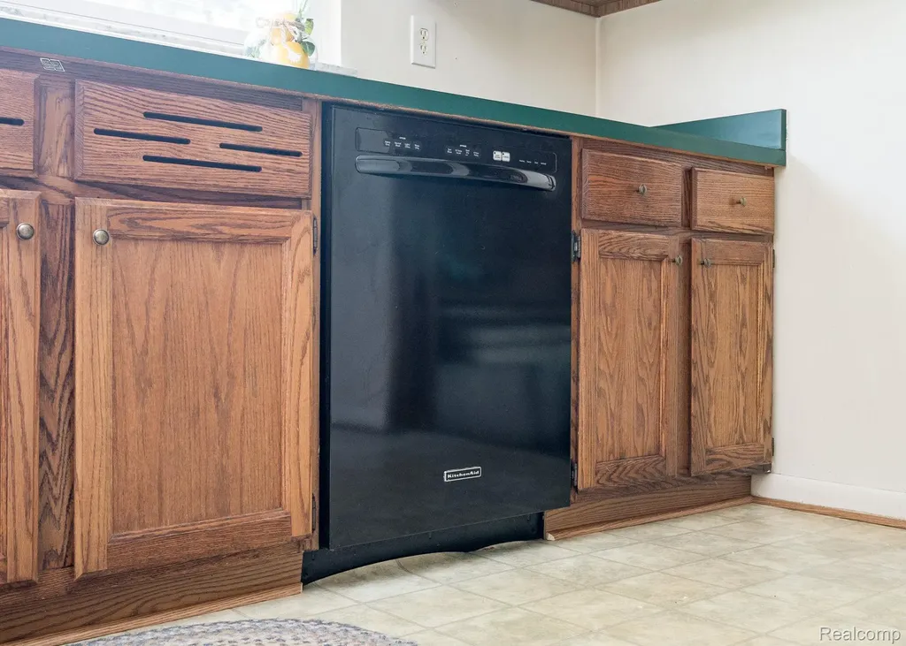 5871 Brewster Road Oakland Charter Township MI 48306