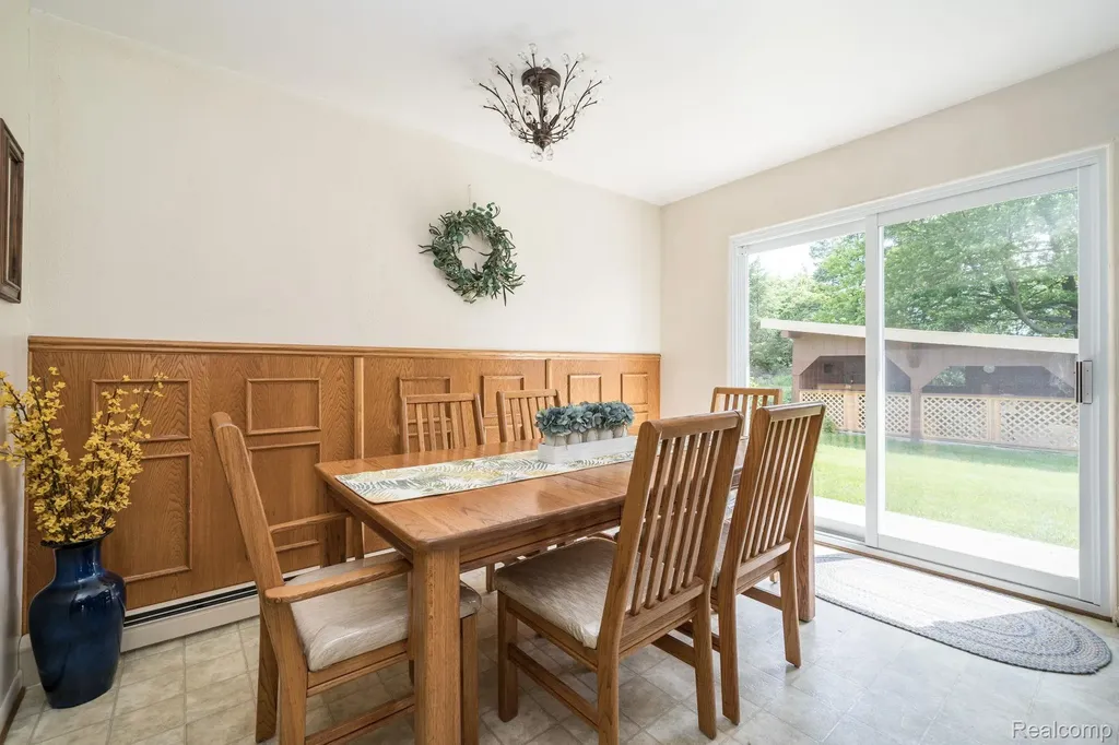 5871 Brewster Road Oakland Charter Township MI 48306