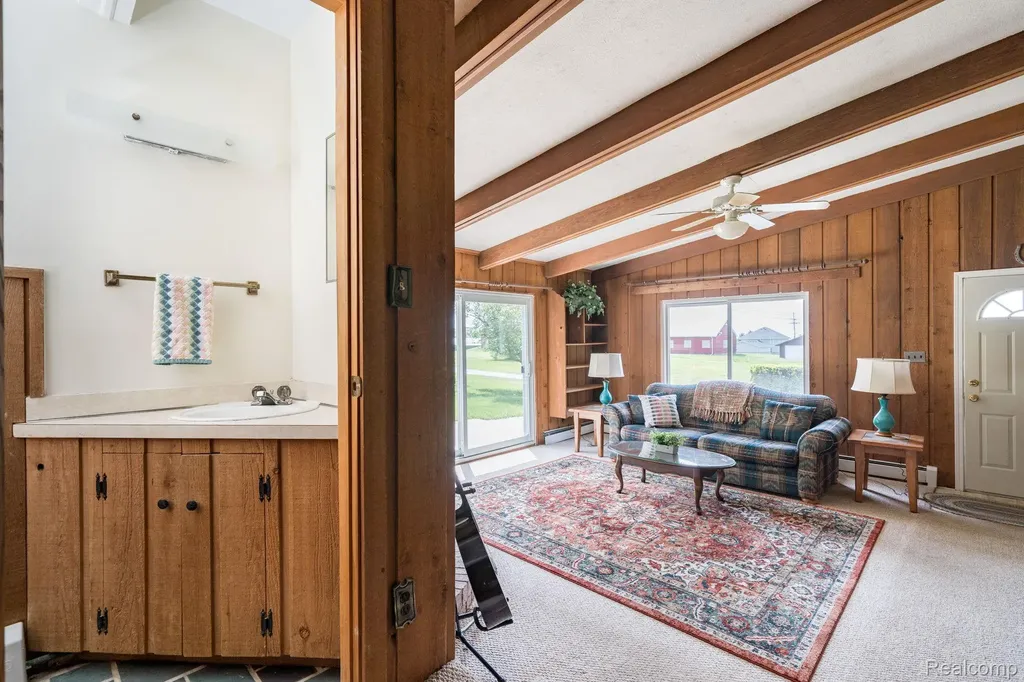 5871 Brewster Road Oakland Charter Township MI 48306