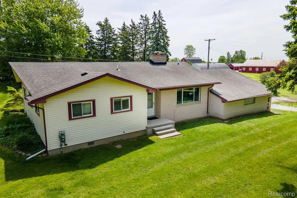 5871 Brewster Road Oakland Charter Township MI 48306