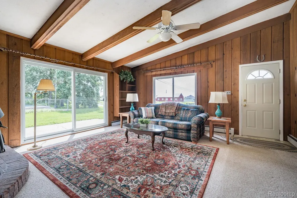 5871 Brewster Road Oakland Charter Township MI 48306