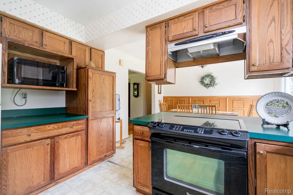 5871 Brewster Road Oakland Charter Township MI 48306