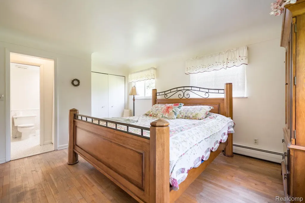 5871 Brewster Road Oakland Charter Township MI 48306