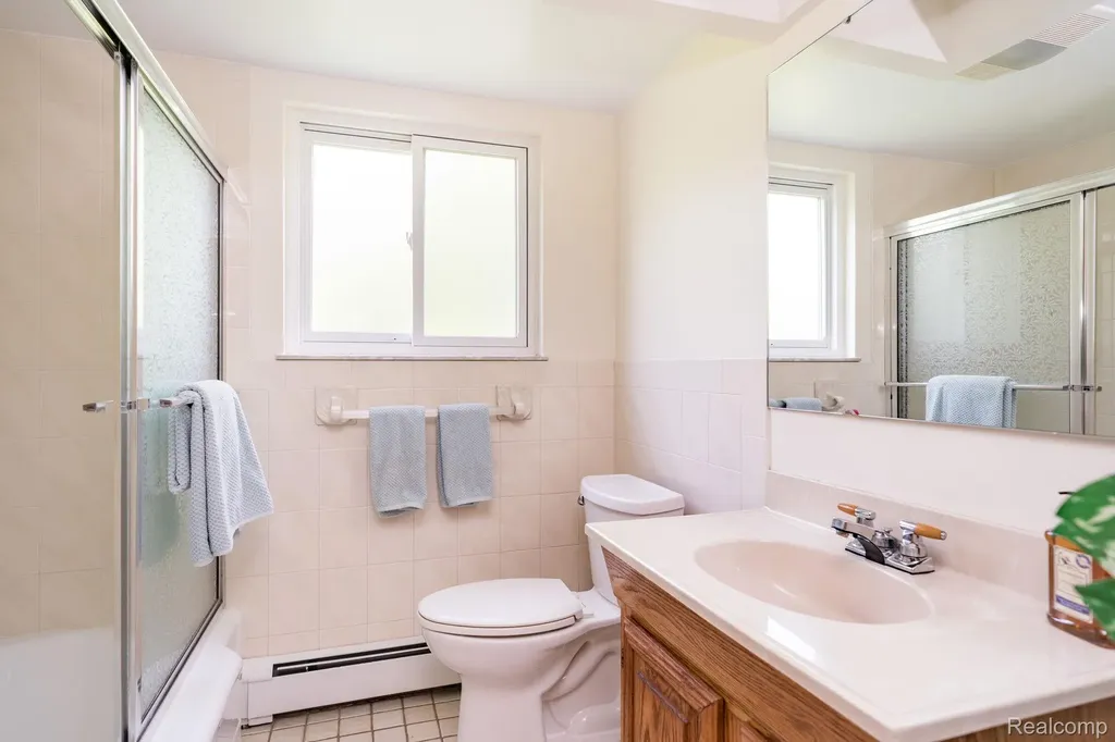 5871 Brewster Road Oakland Charter Township MI 48306