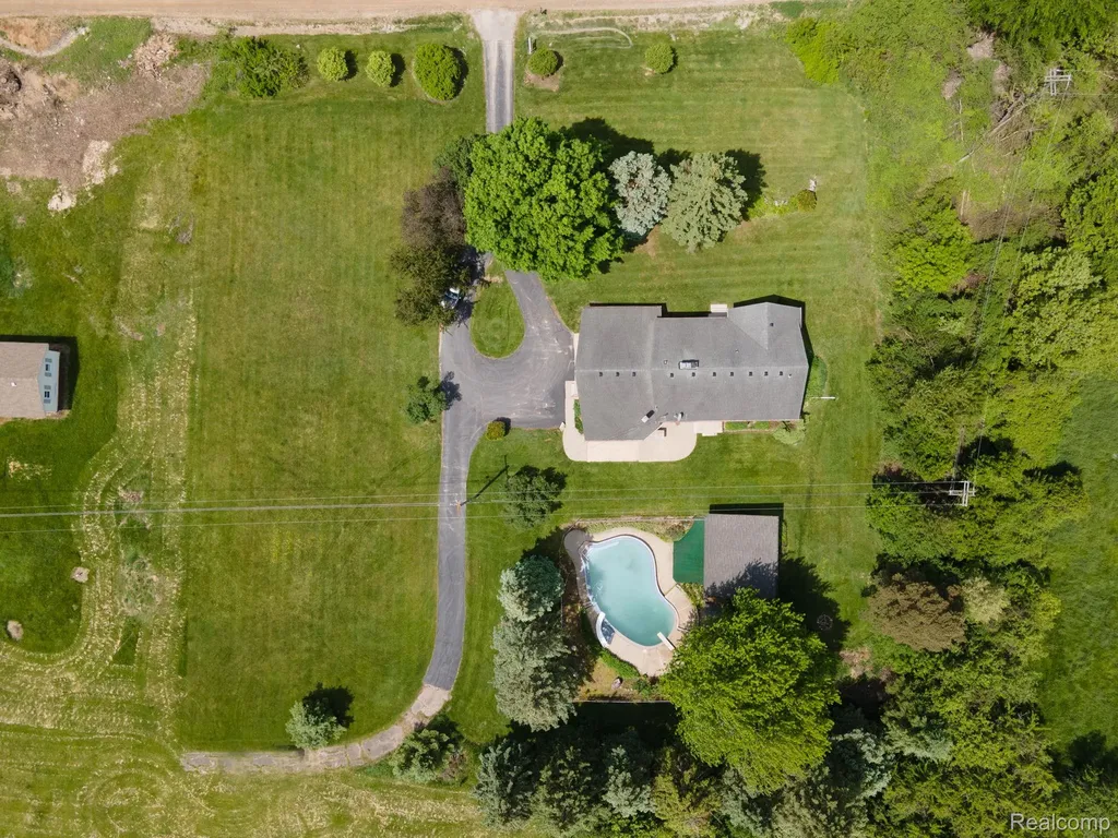 5871 Brewster Road Oakland Charter Township MI 48306