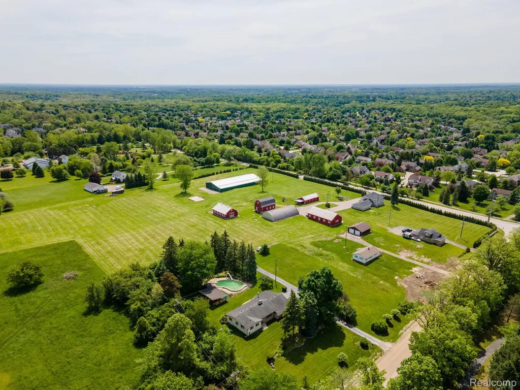 5871 Brewster Road Oakland Charter Township MI 48306