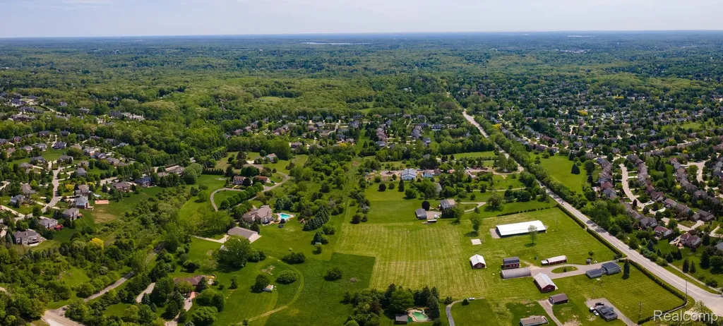 5871 Brewster Road Oakland Charter Township MI 48306