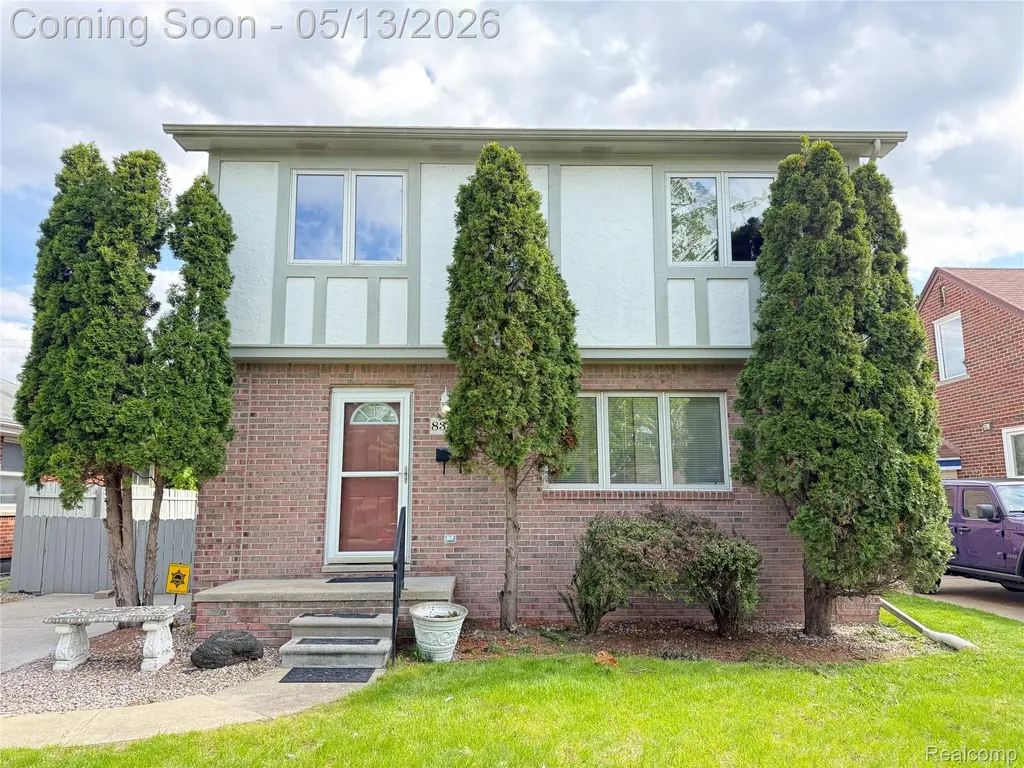 8334 Mckinley Center Line City MI 48015